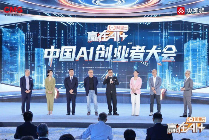 （从左至右）弘毅投资、杭州资本、上海国投、赛富基金、洪泰基金、中国电信投资公司、诚通基金投资方代表
