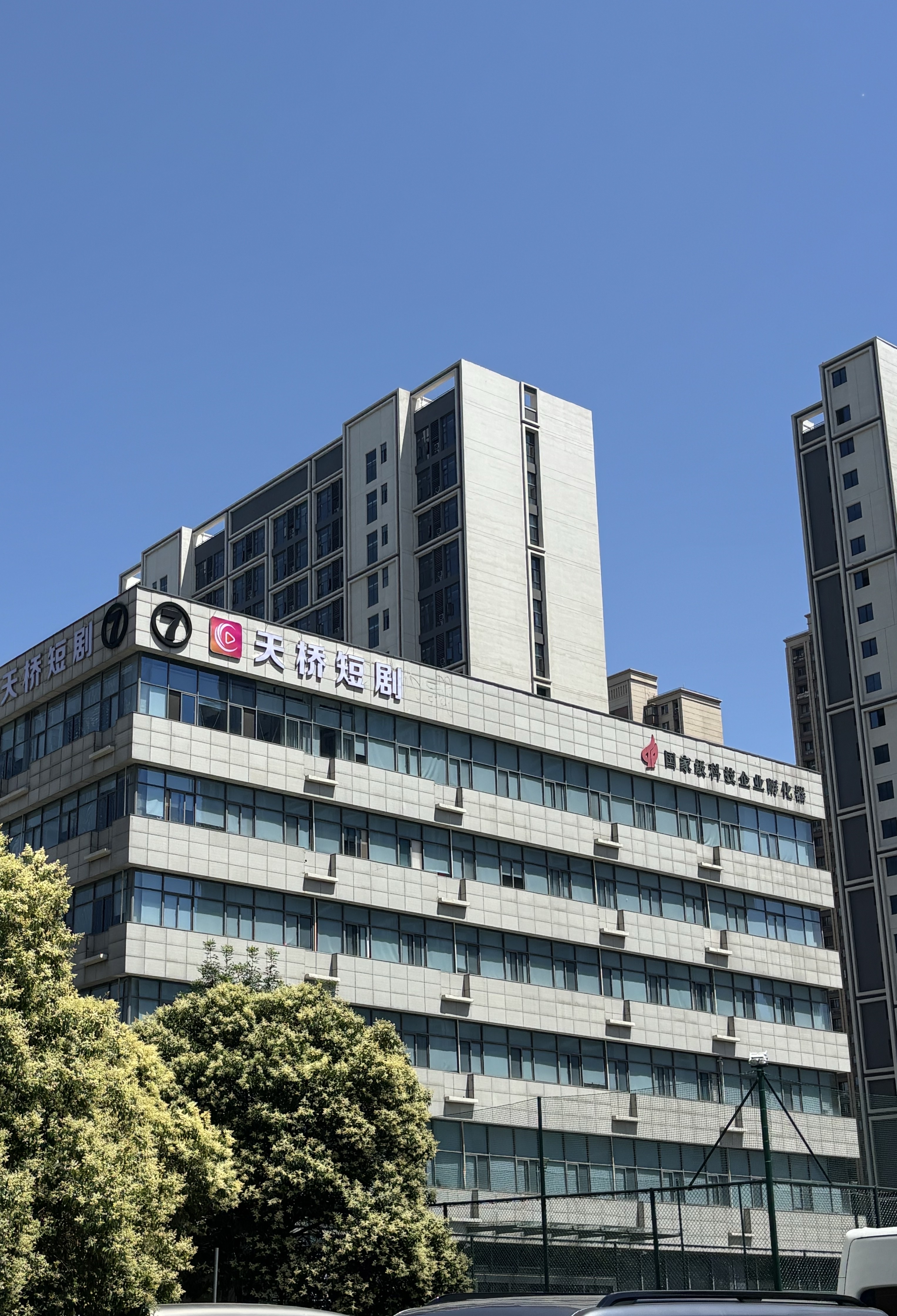 AI短剧冲进戛纳，百万成本挑战传统制作，精品化路线能否引爆市场？-第2张图片-开云app在线下载-开云体云app官网入口下载-V3.6.9